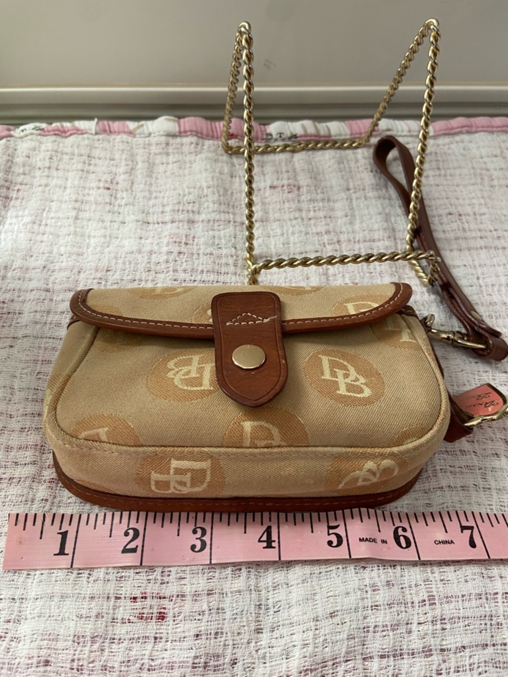Dooney & Bourke EUC signature Flap Wristlet - Picture 11 of 12